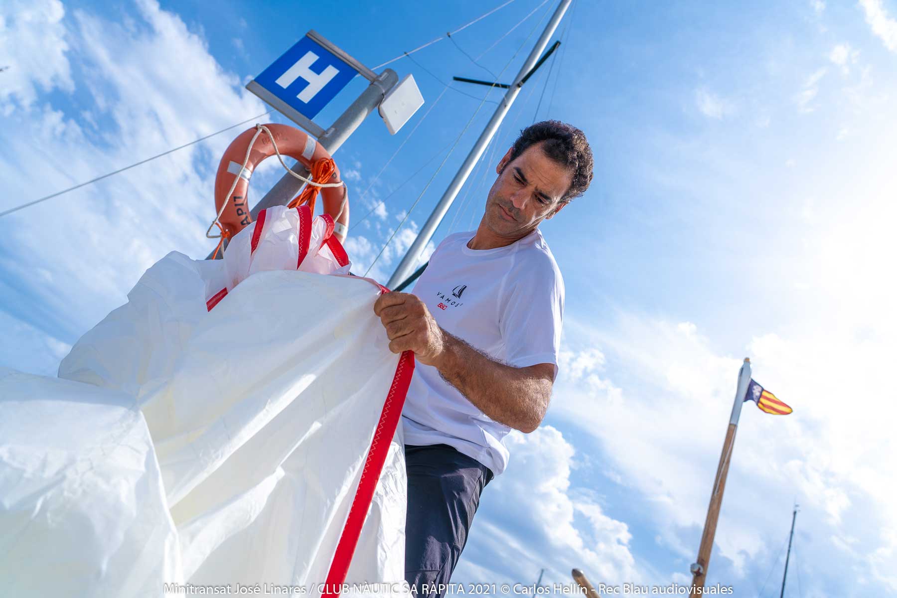 JOSÉ LINARES, RUMBO A LA ISLA DE LA PALMA EN LA MINI TRANSAT 2021